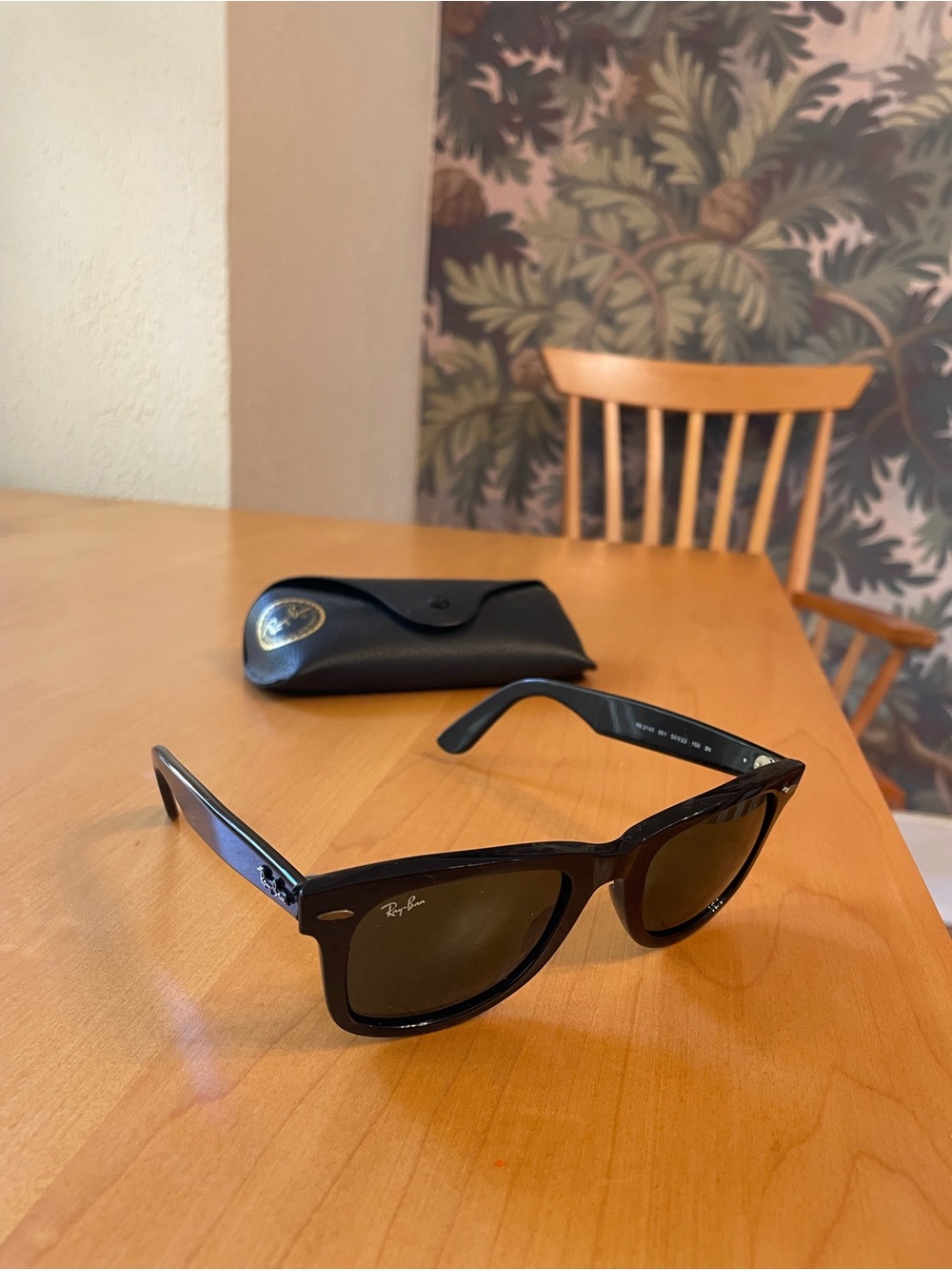 Ray-Ban Classic Black Wayfarer Sunglasses With Leather Case
